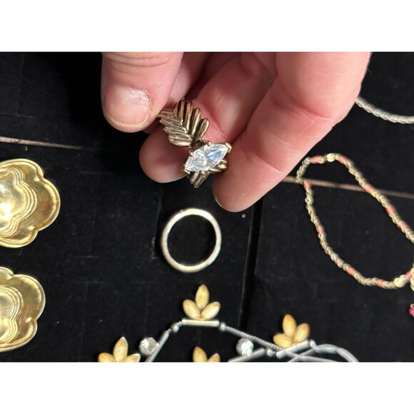 Vintage Jewelry Lot With Necklaces (Monet) Bracelets Earrings & Brooches Mixed M - Picture 9 of 16